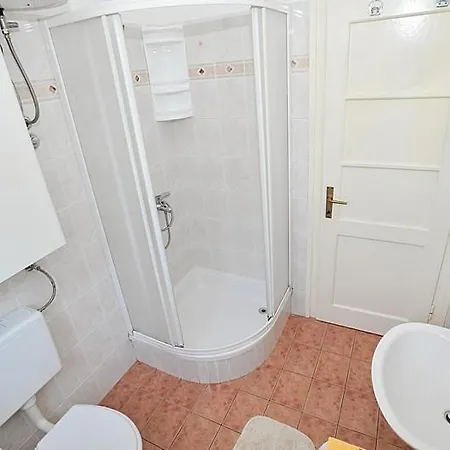 شقة In With Sea View, Terrace, Air Conditioning, Wifi 3617-1 Poljana (Ugljan)